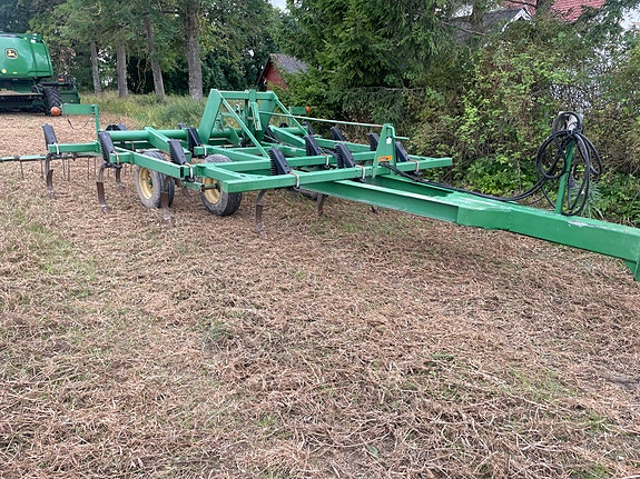 Kultivator John Deere 680 3 of 3