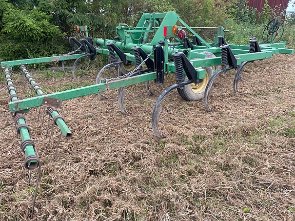 Kultivator John Deere 680 2 of 3
