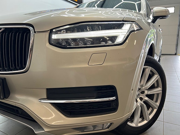 Volvo XC90 10 of 29