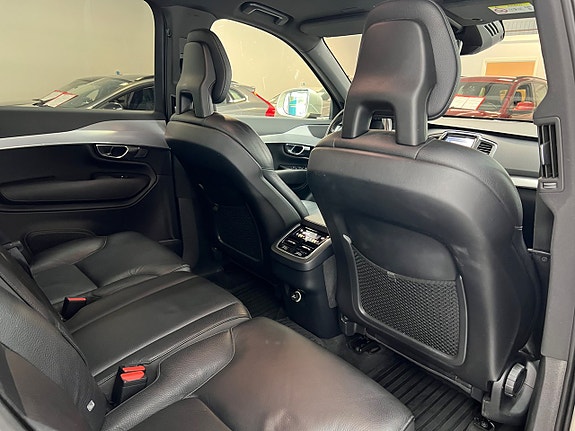 Volvo XC90 29 of 29