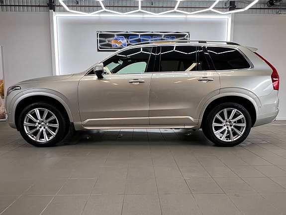 Volvo XC90 2 of 29