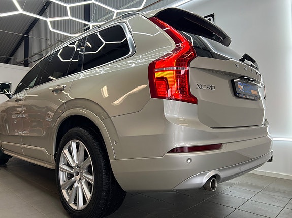 Volvo XC90 11 of 29