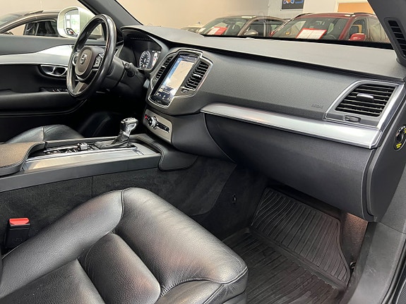 Volvo XC90 26 of 29