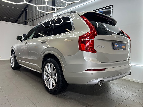Volvo XC90 3 of 29