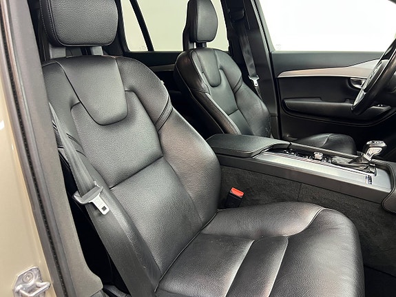 Volvo XC90 25 of 29