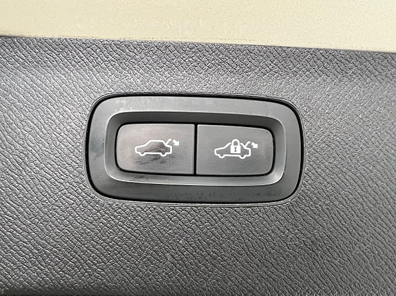 Volvo XC90 14 of 29