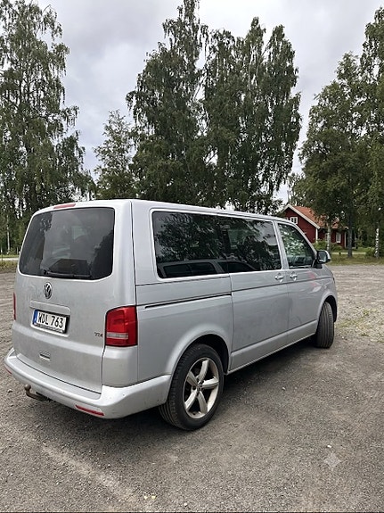 Volkswagen Caravelle 3 of 4