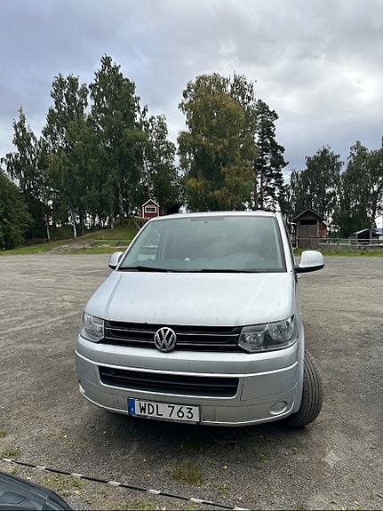 Volkswagen Caravelle 2 of 4