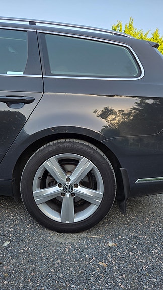Volkswagen Passat 11 of 17