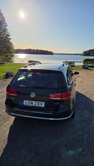 Volkswagen Passat 2 of 17