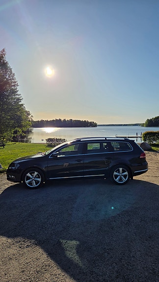 Volkswagen Passat 3 of 17