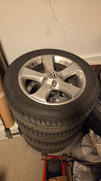 Volkswagen Passat 12 of 17