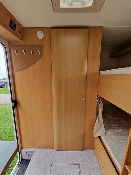 Ford Eura Mobil P675 8 of 20