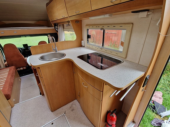 Ford Eura Mobil P675 11 of 20