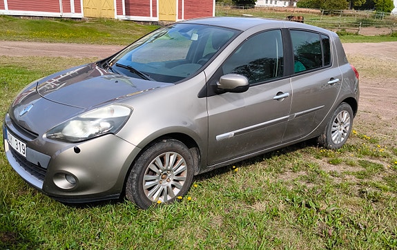 Renault Clio 2 of 10
