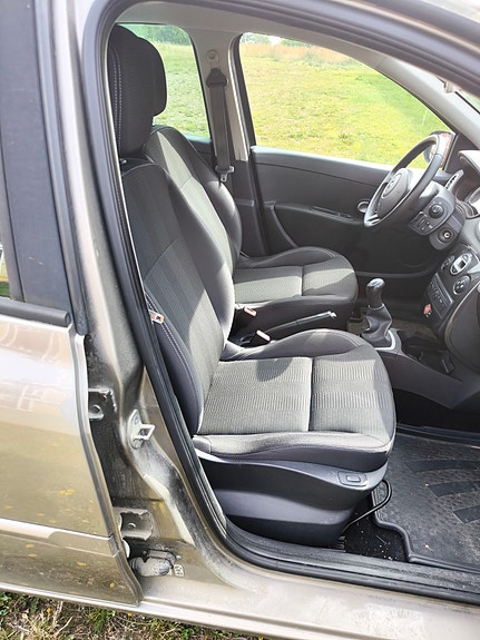 Renault Clio 6 of 10