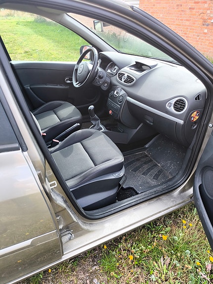 Renault Clio 7 of 10