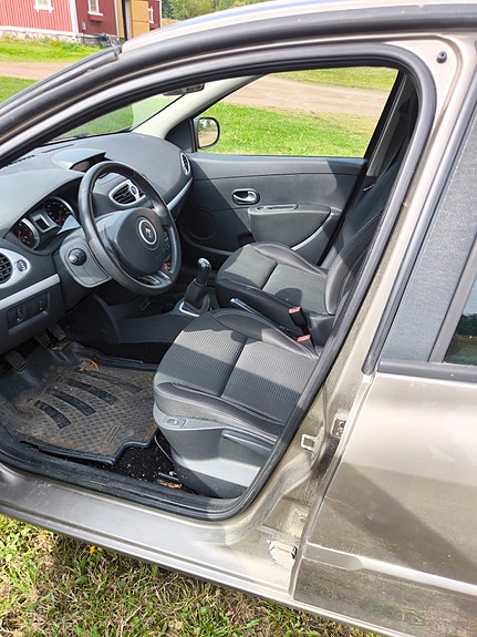 Renault Clio 8 of 10