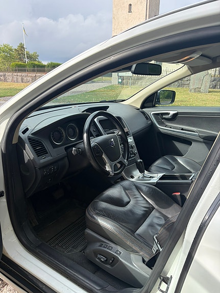 Volvo XC60 3 of 3