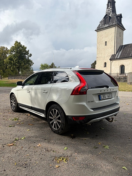 Volvo XC60 2 of 3