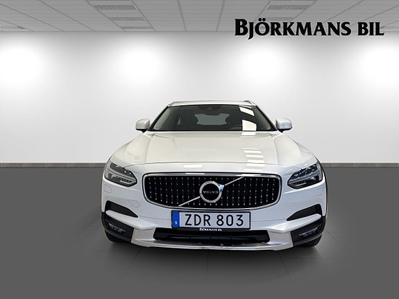 Volvo V90 Cross Country 2 of 21
