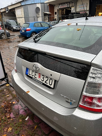 Toyota Prius 4 of 4