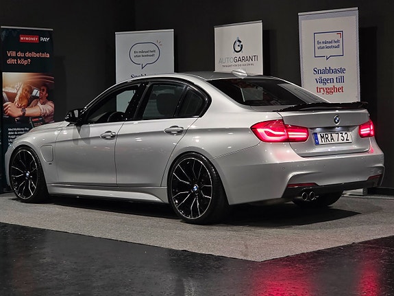 BMW 330e 12 of 27