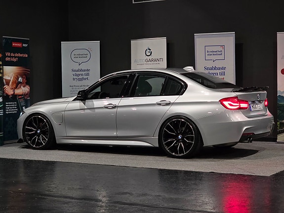 BMW 330e 13 of 27