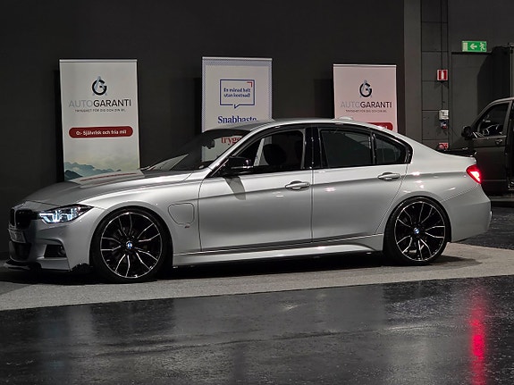 BMW 330e 15 of 27
