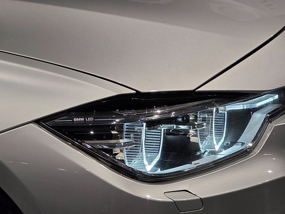 BMW 330e 17 of 27
