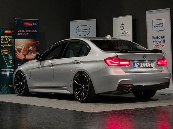 BMW 330e 11 of 27