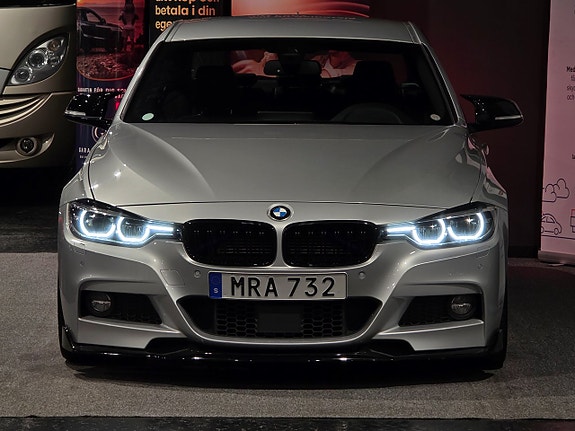 BMW 330e 9 of 27