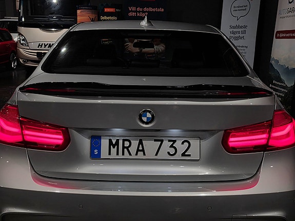 BMW 330e 18 of 27