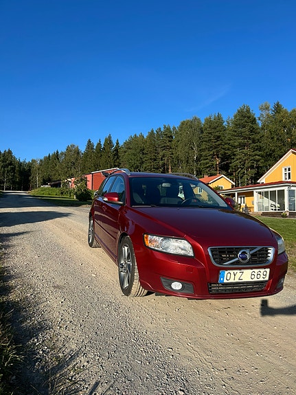 Volvo V50 2 of 9