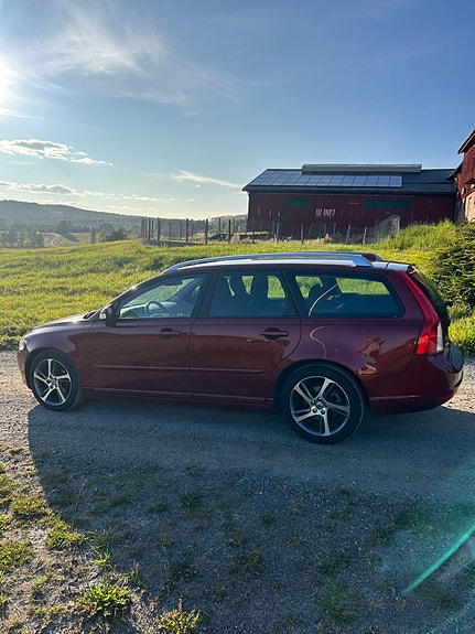 Volvo V50 3 of 9