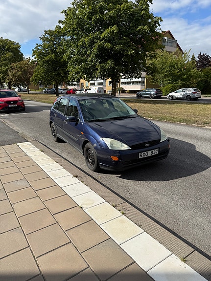 Ford Focus 2 of 4