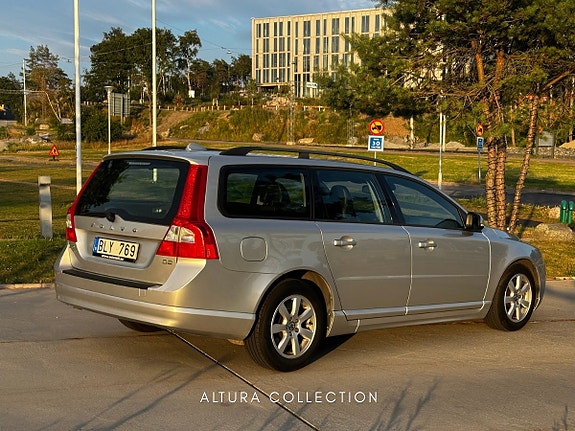 Volvo V70 3 of 11