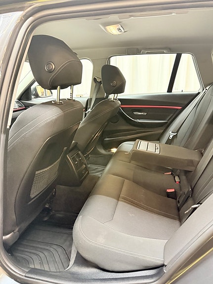 BMW 318d 6 of 17