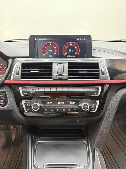 BMW 318d 14 of 17