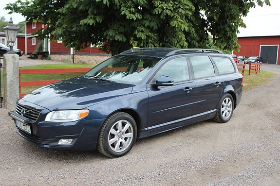 Volvo V70 2 of 10