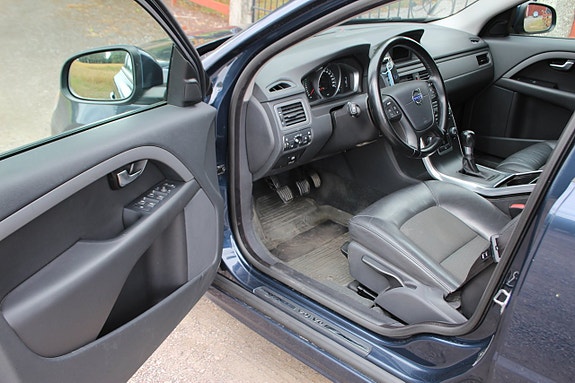 Volvo V70 8 of 10