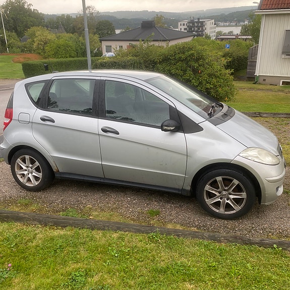 Mercedes-Benz A150 2 of 11