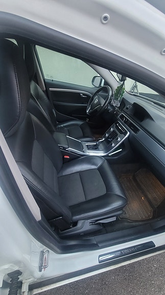 Volvo V70 4 of 14