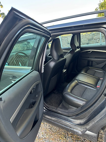 Volvo V70 3 of 5