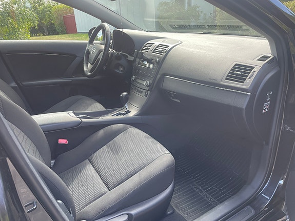 Toyota Avensis 8 of 10
