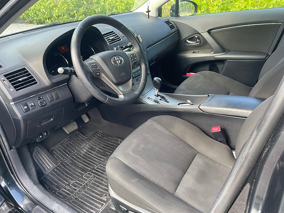 Toyota Avensis 6 of 10