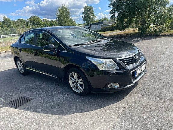 Toyota Avensis 2 of 10