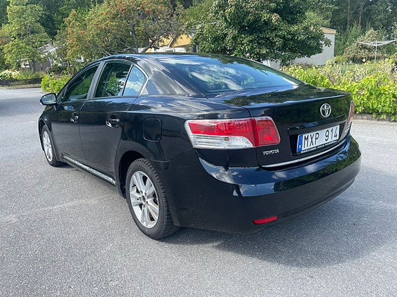 Toyota Avensis 3 of 10