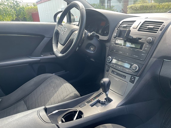 Toyota Avensis 7 of 10