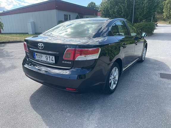 Toyota Avensis 4 of 10